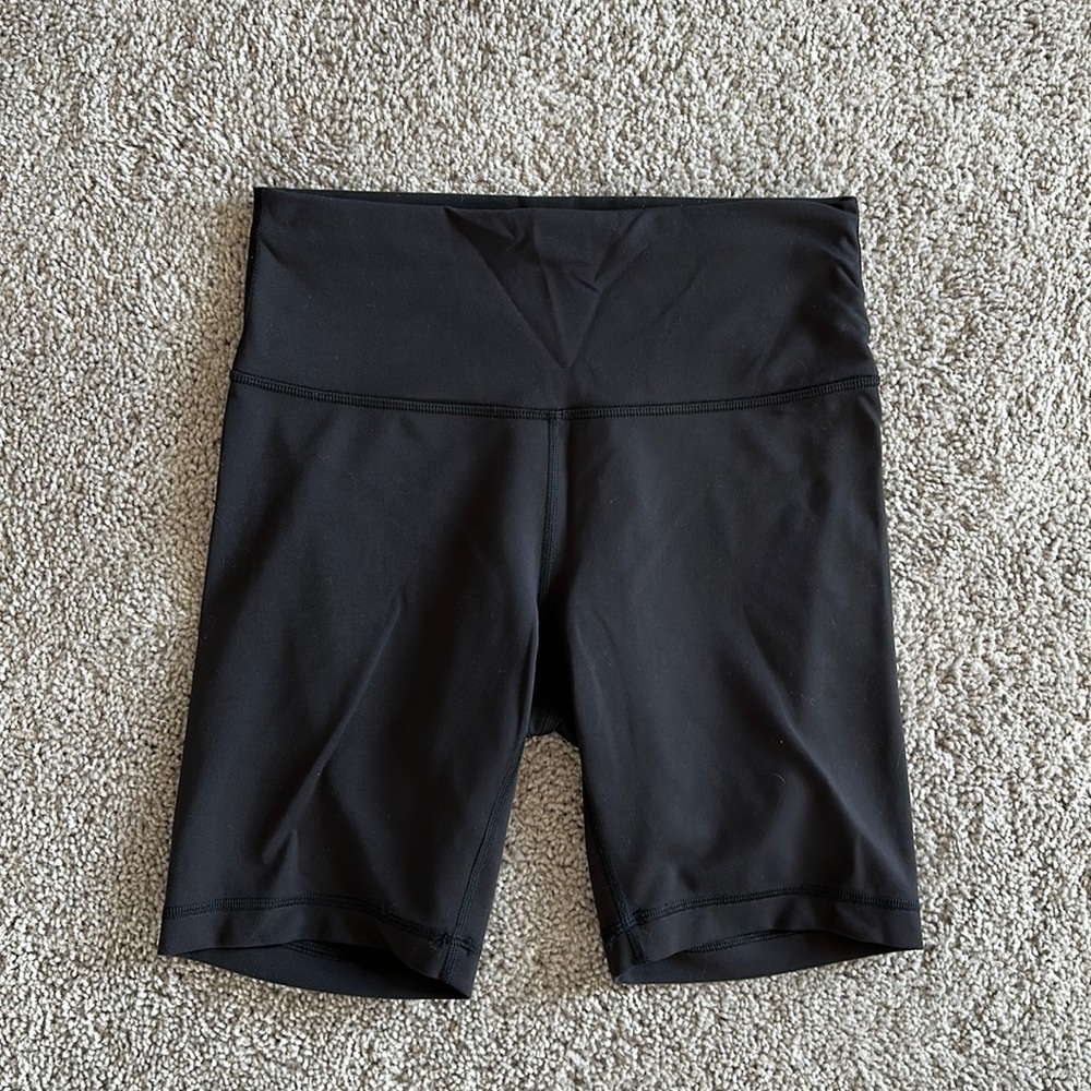 Lululemon Wunder Train biker shorts size 8